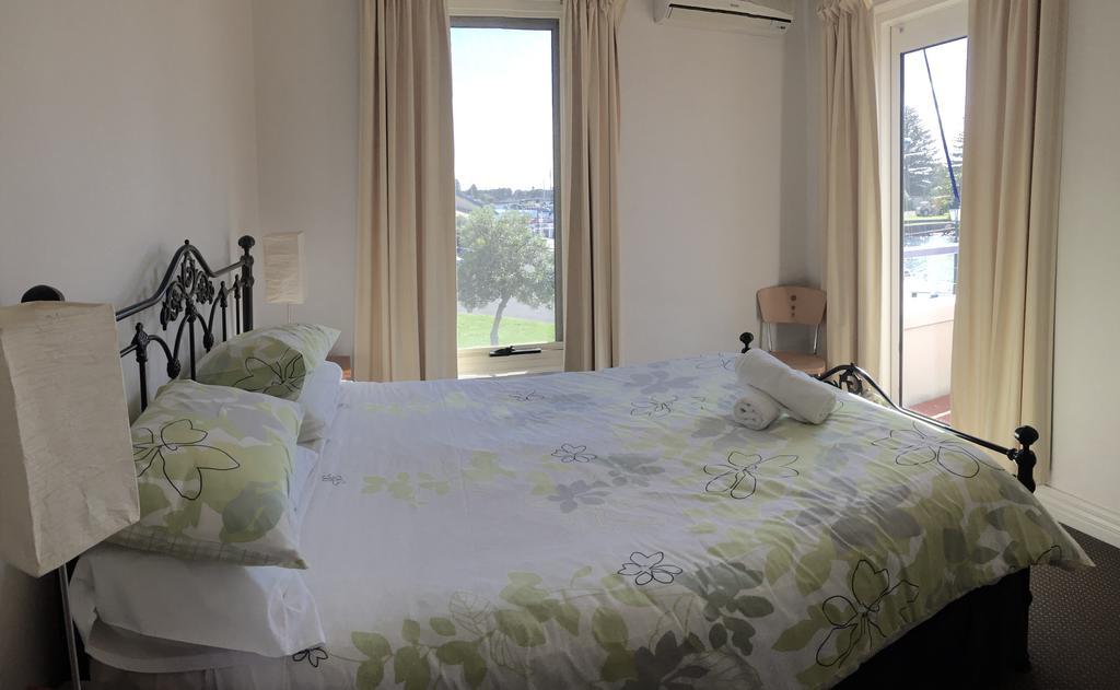 Villa Dockside Waterfront Indulgence à Port Fairy Extérieur photo