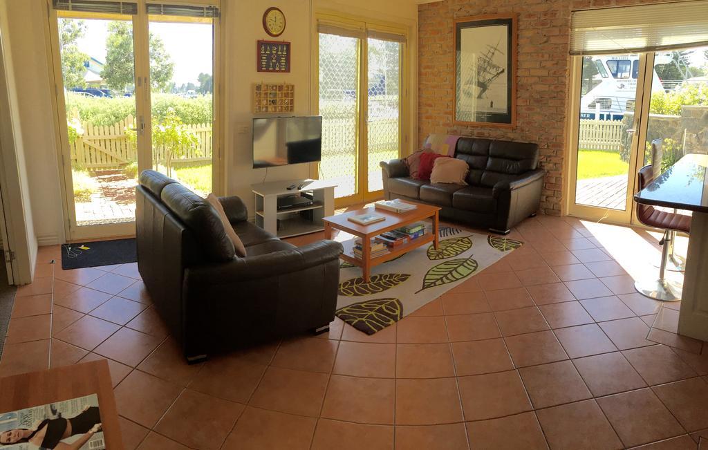 Villa Dockside Waterfront Indulgence à Port Fairy Extérieur photo