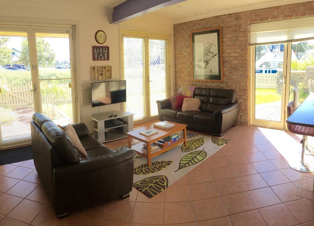 Villa Dockside Waterfront Indulgence à Port Fairy Extérieur photo