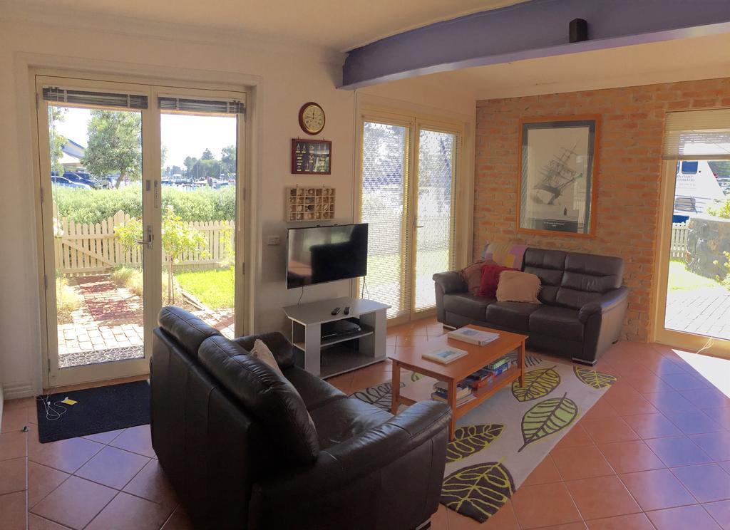 Villa Dockside Waterfront Indulgence à Port Fairy Extérieur photo