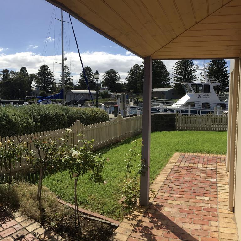 Villa Dockside Waterfront Indulgence à Port Fairy Extérieur photo