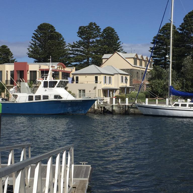 Villa Dockside Waterfront Indulgence à Port Fairy Extérieur photo