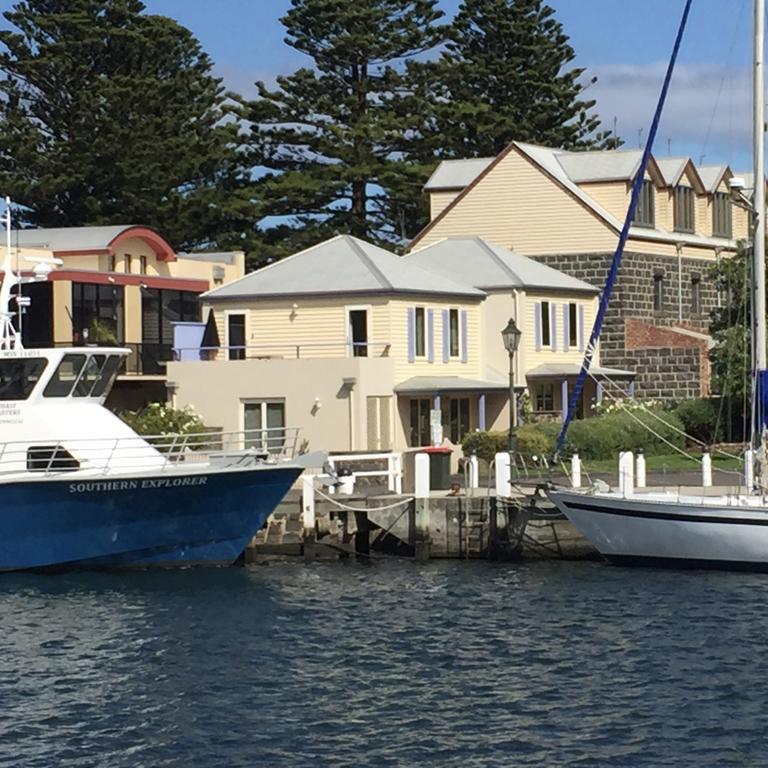Villa Dockside Waterfront Indulgence à Port Fairy Extérieur photo