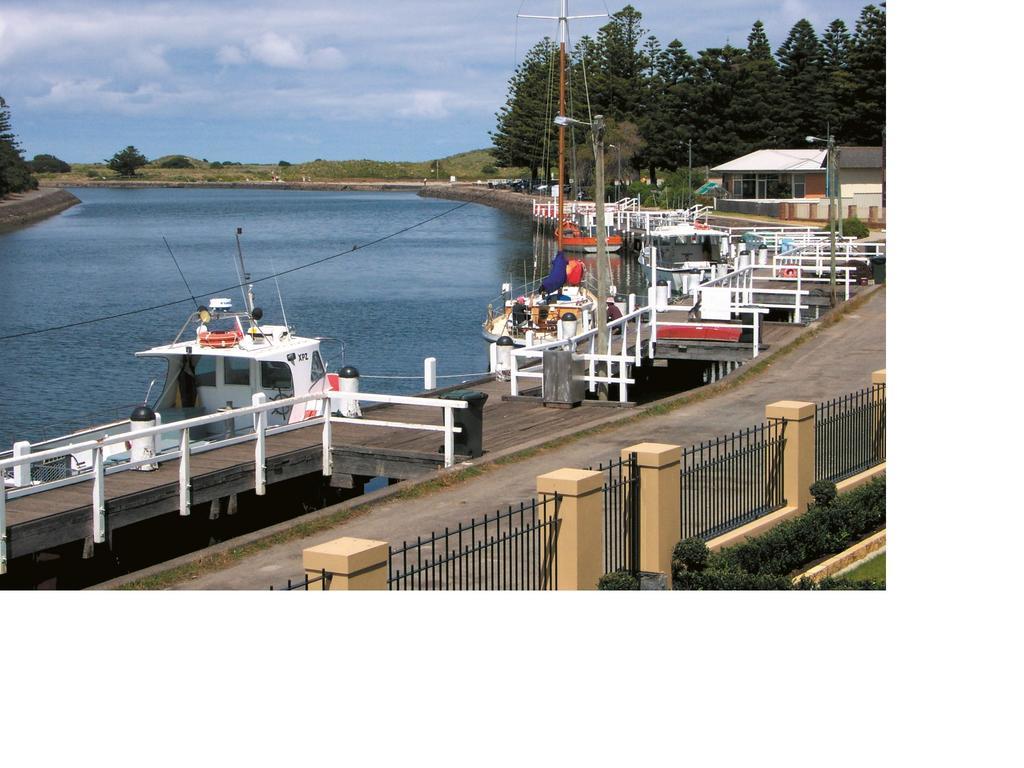 Villa Dockside Waterfront Indulgence à Port Fairy Extérieur photo